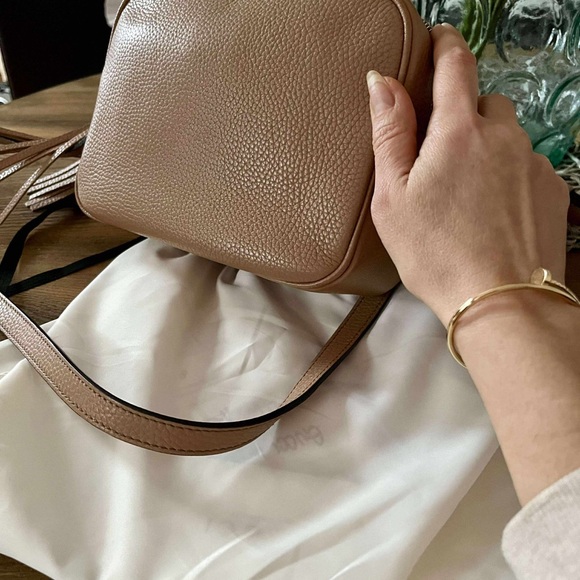 ❌SOLD❌GUCCI
Soho Disco Pebbled Leather Small Crossbody Bag Rose Beige - Picture 5 of 11